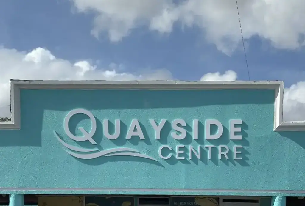 Quayside Shopping Plaza – 1km 14 minutes walking