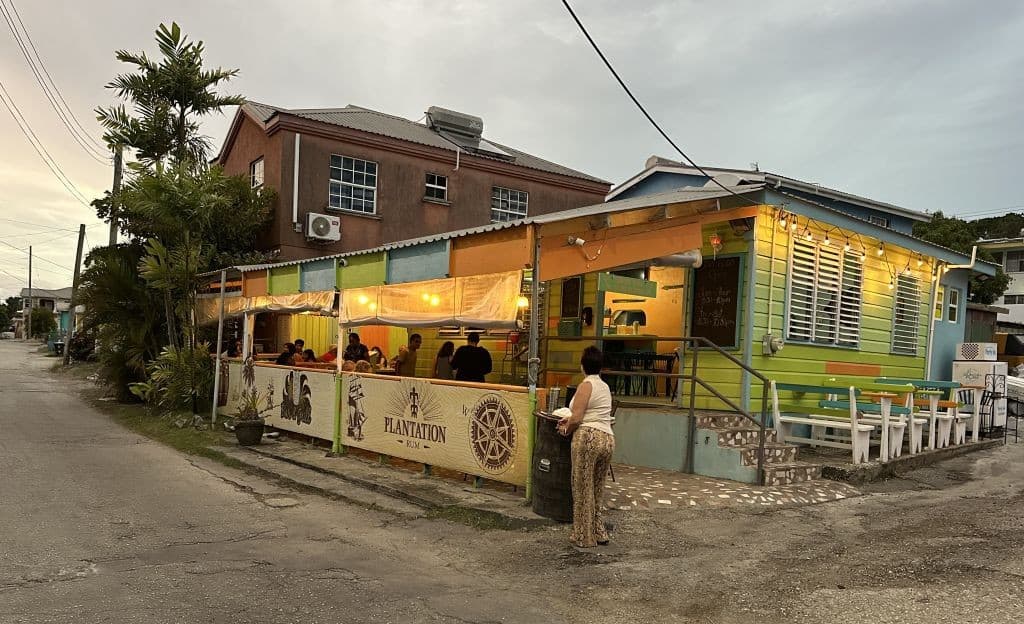 Shakers Bar and Grill – 1km 14 minutes walking